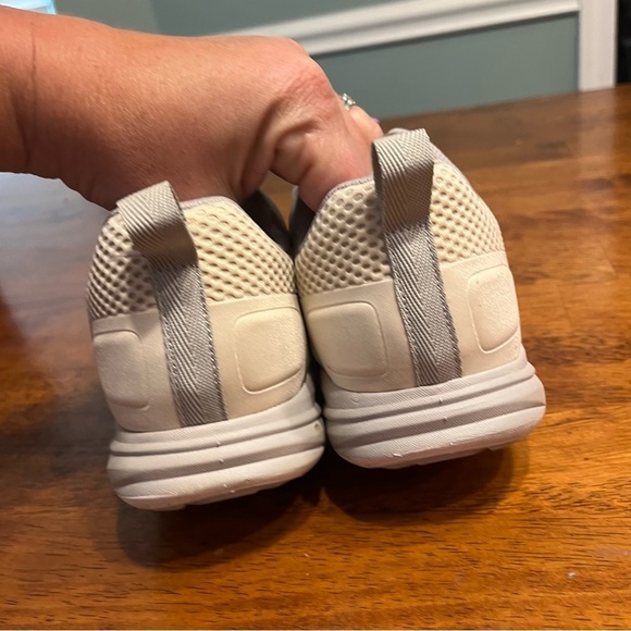 Vionic Jojo Ombre Sneakers in Cream white size 7.5 - Picture 7 of 10